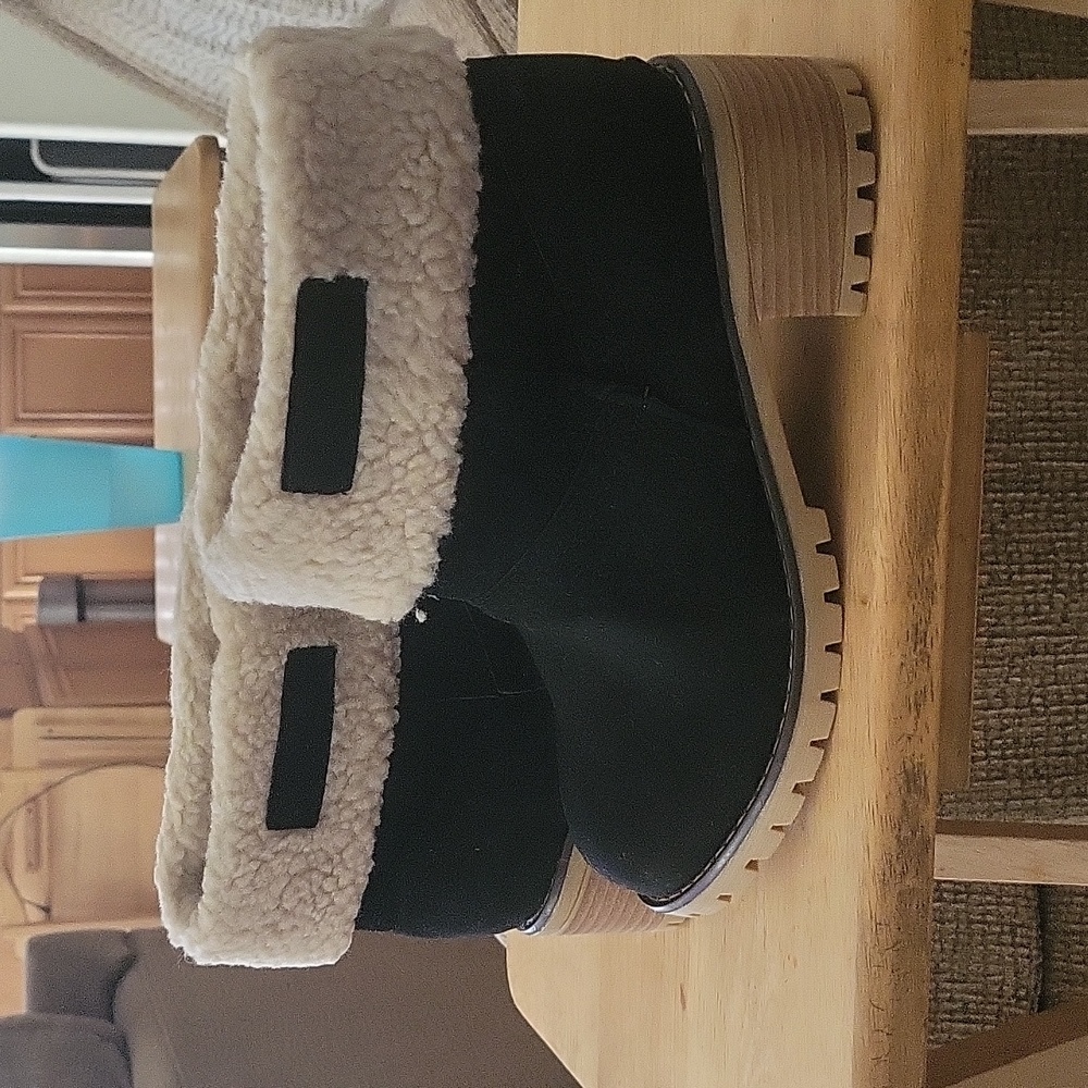 Never worn ankle boots. Ladies size 40